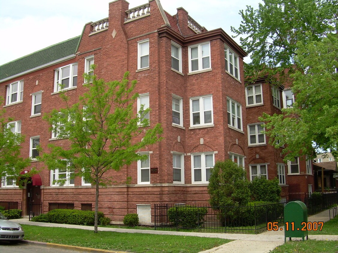 Primary Photo - 4900 N Whipple St