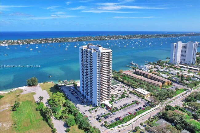 Building Photo - 5600 N Flagler Dr