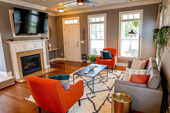 Foto del edificio - Room in House on ACC Blvd