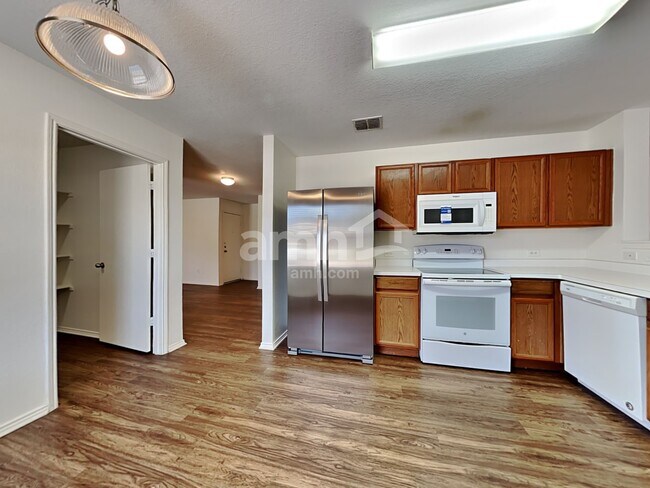 Foto del edificio - 5533 Parkview Hills Ln
