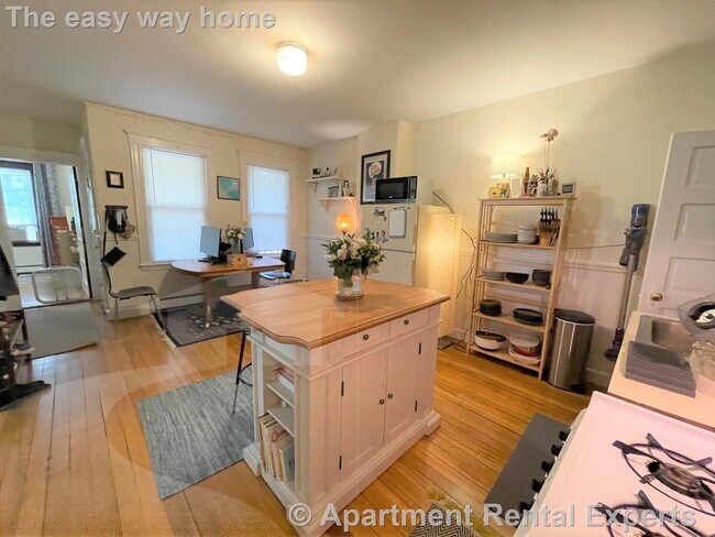 Building Photo - 40 Linden Ave