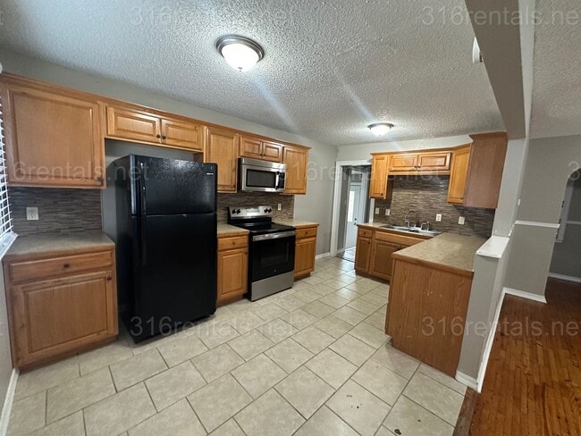 Building Photo - $1150- 3 bed 1 bath - Single Family Home