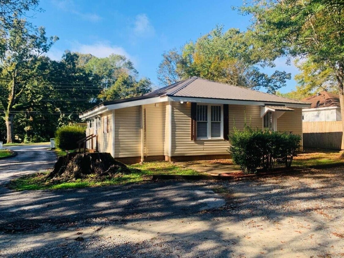Primary Photo - 122 Mandeville Ave