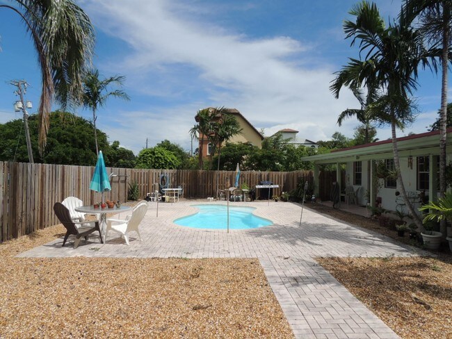 Pool - 716-726 NE 7th St