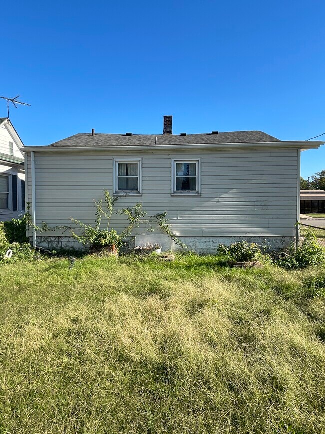 Foto del edificio - 2411 Madison Ave