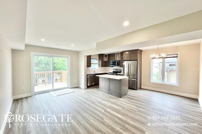 Building Photo - Spacious 3 Bed 2.5 Bath Semi-Detached Home...