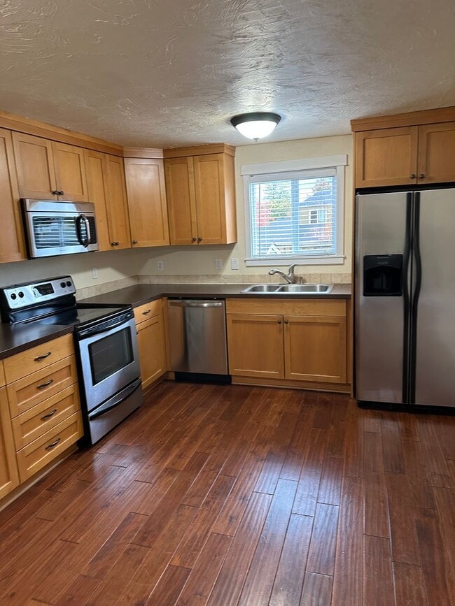 Building Photo - Available Now! 2 Bedroom ~ 1 Bathroom Cond...
