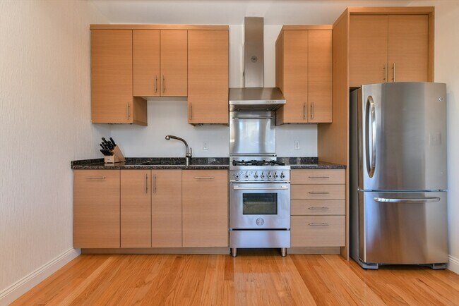 Building Photo - 643 Tremont St