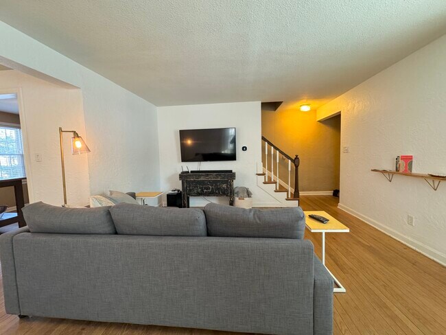 Foto del edificio - 620 E 63rd Ter