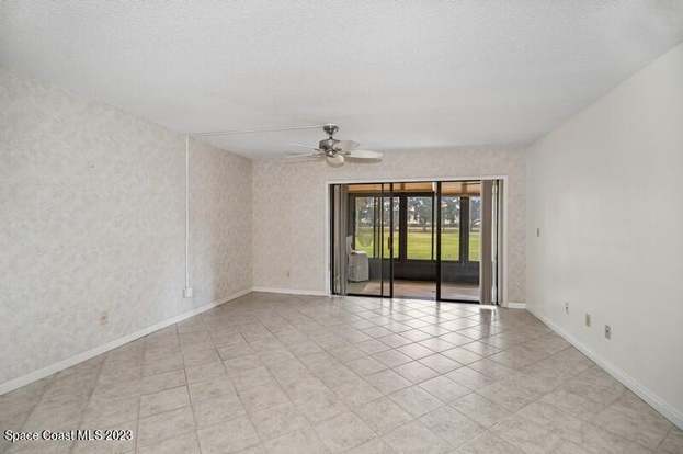 Building Photo - 2275 Golf Isle Dr