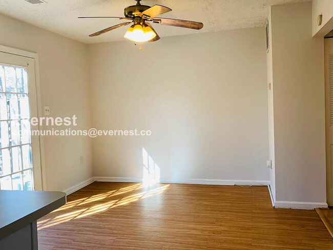 Building Photo - 3 Bed/2.5 Bath Townhome with Fenced Yard / Available Soon!