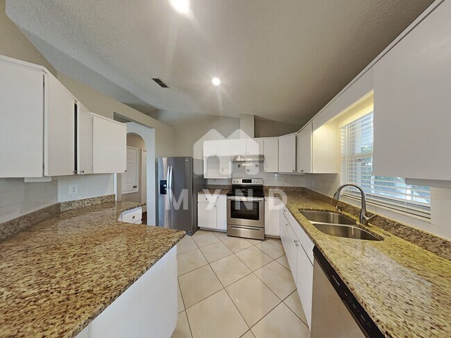 Building Photo - 7195 Pinehurst Dr
