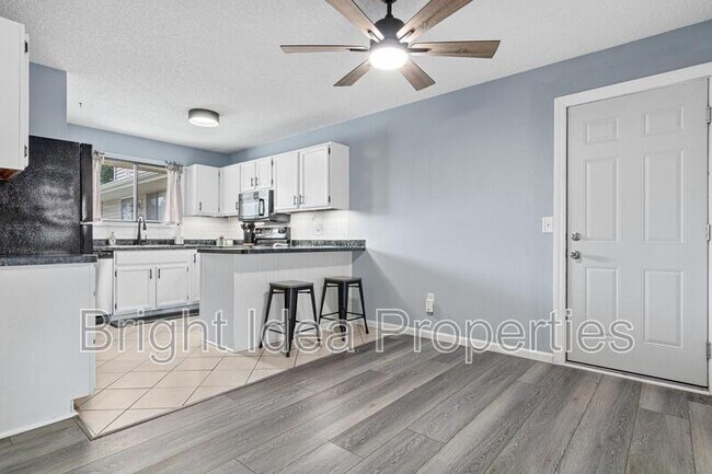 Building Photo - 7633 Wedgewood Ct