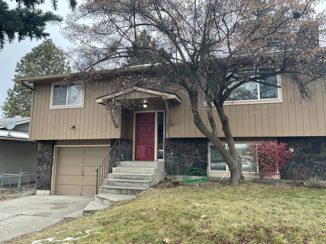 223 E Hawthorne Rd, Spokane, WA 99218 Townhome Rentals in Spokane WA