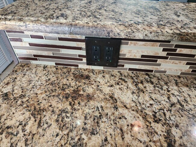 Foto del edificio - 537 N University Dr