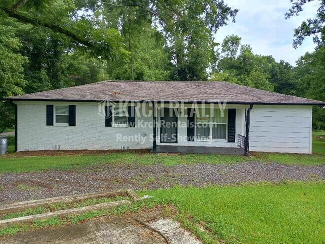 Building Photo - Cozy 4 Bedroom 2.5 Bathroom home is a must...