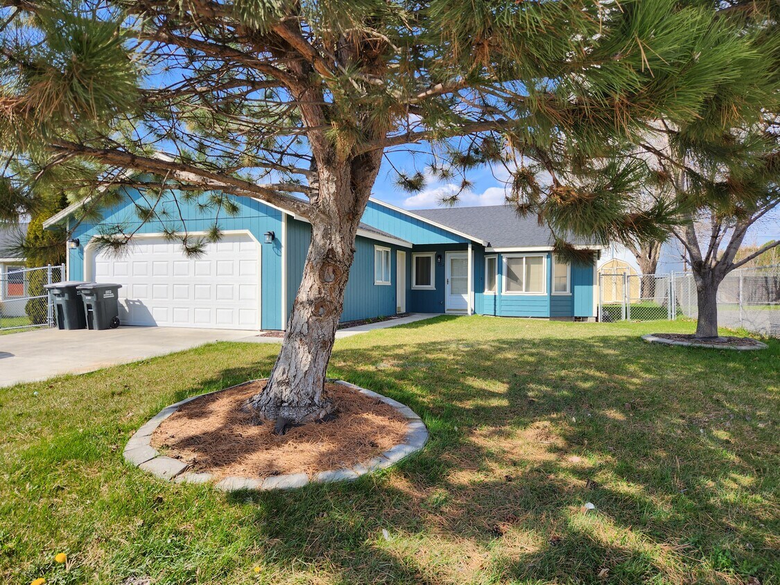 Primary Photo - 1712 E Wildcat Ln