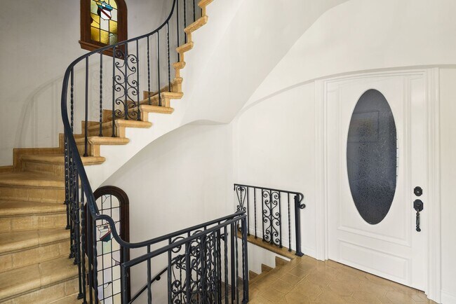 Foto del edificio - 302 N Orange Dr