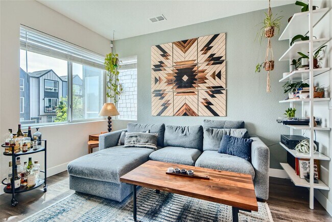 Building Photo - Stylish 2-Bed, 2-Bath Townhome in Westline...
