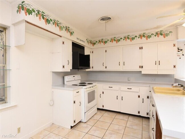 Building Photo - 4 br, 2 bath House - 444 Southern Oaks Drive