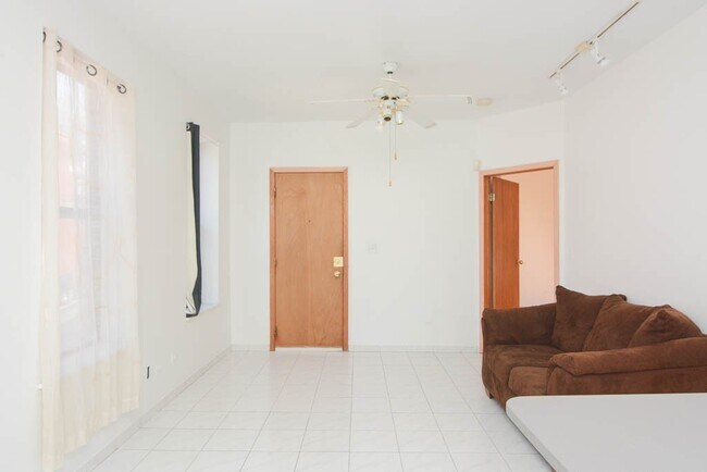 Foto del edificio - 531 N Claremont Ave