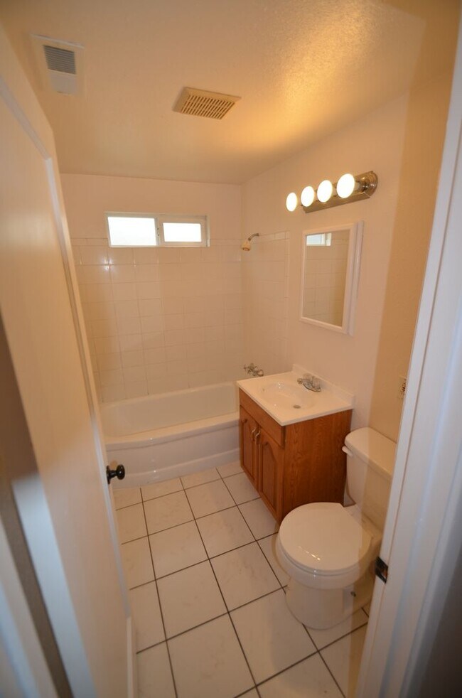 Foto del edificio - 1708 &amp; 1710 Rainier Ave | Bramel