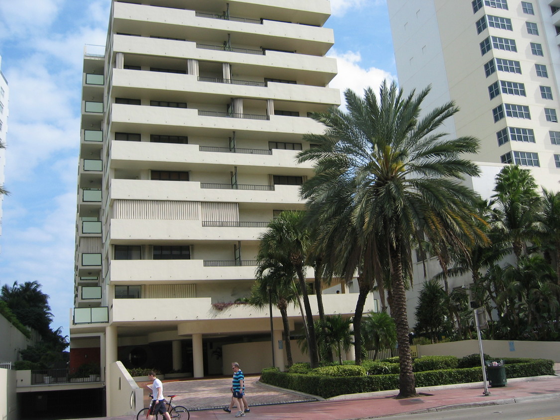 Foto principal - 1623 Collins Ave