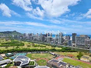 Building Photo - 581 Kamoku St