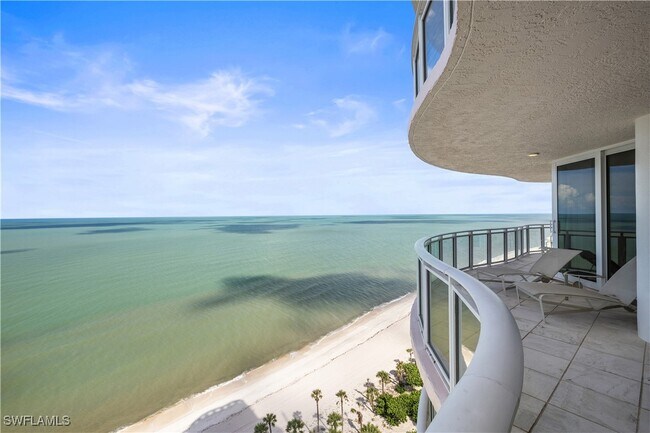 Foto del edificio - 8231 Bay Colony Dr