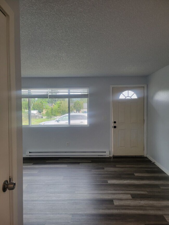 Foto del edificio - 2 bedroom 1 bath duplex