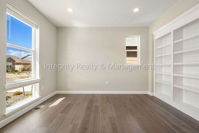 Building Photo - 4 Bed/4 Bath, 4,171 Sqft - 8131 Adams Fork...