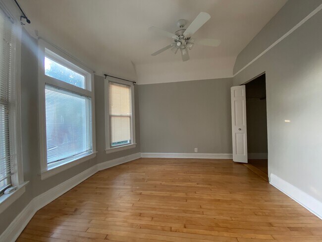 Building Photo - 4711 N Hamilton Ave