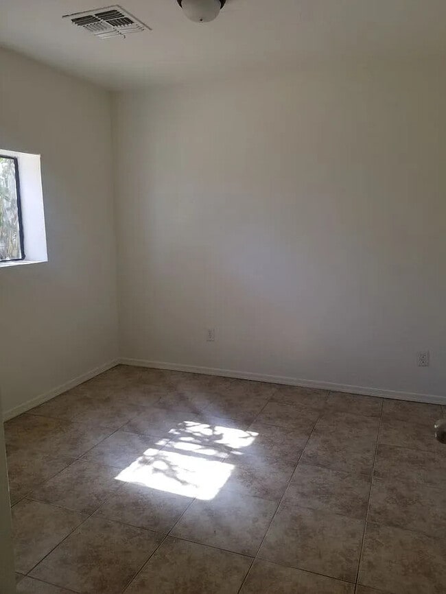Building Photo - Cute 2-bedroom 1 bath