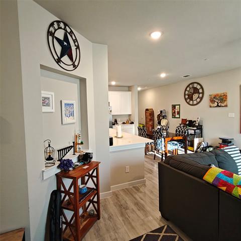 Foto del edificio - 1308 Creekbank Dr