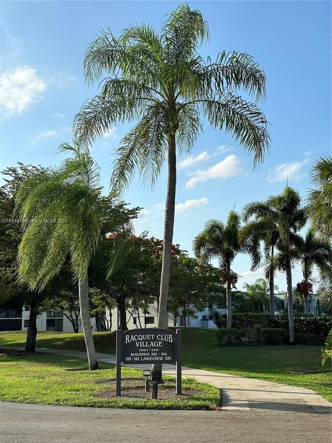 Foto del edificio - 151 Lakeview Dr