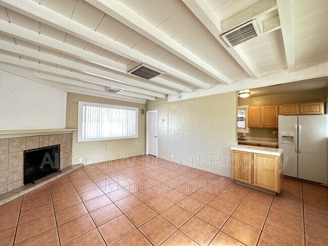 Foto del edificio - 44651 San Pascual Ave