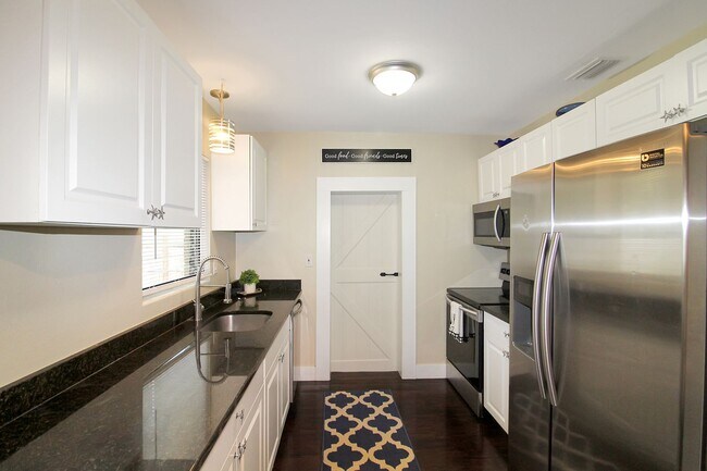 Foto del edificio - 215 Pecan Ln