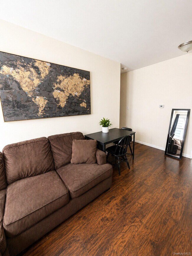 Foto del edificio - 82-69 166th St