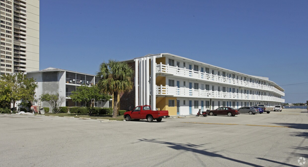 Poinsettia Club Apartaments - 5400 N Flagler Dr