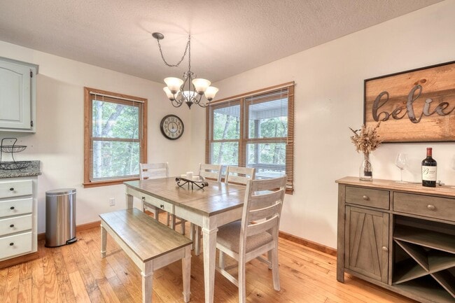 Foto del edificio - 3739 Pat Colwell Rd