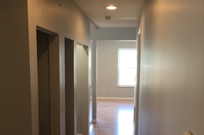 Foto del edificio - 136 E 8th Ave