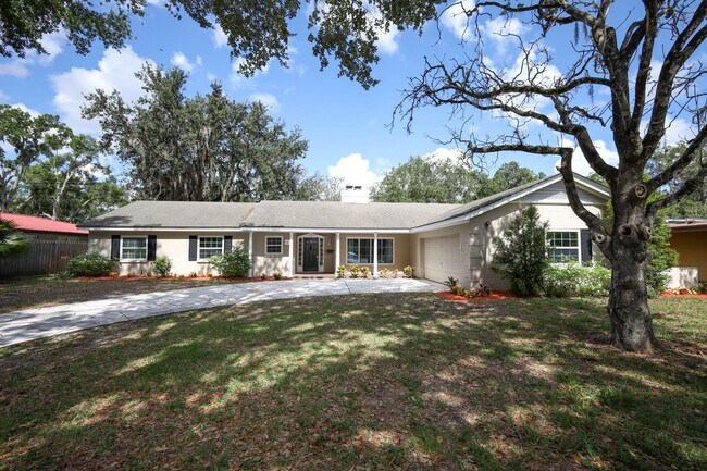 Foto del edificio - Spacious 4/2 in Maitland's English Estates!