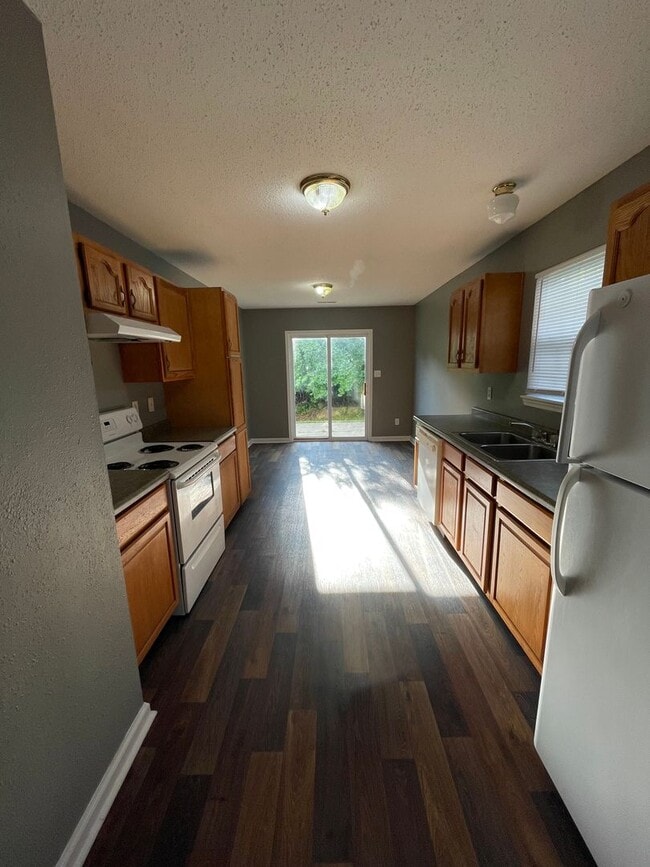 Building Photo - 3909 Candle Berry Dr