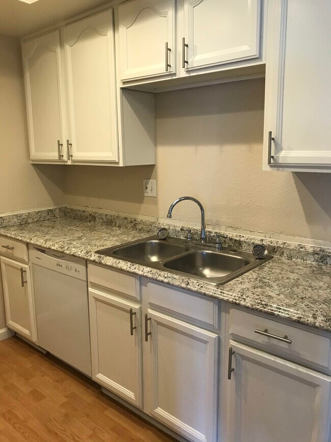 Foto del edificio - 721 N Lemon St