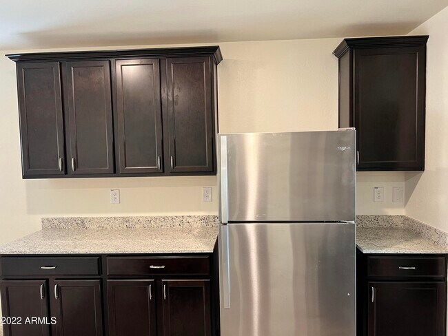 Building Photo - 1528 E Saladino Dr
