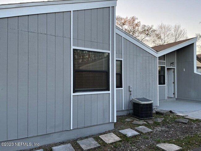 Building Photo - 4719 San Jose Manor Dr W