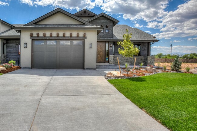 Building Photo - Gorgeous 2 Bed 2 Home in the Harmony Club ...