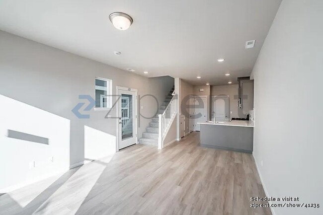 Foto del edificio - 8457 SE Kinnaman St