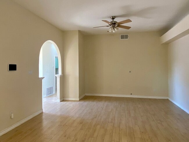 Building Photo - 617 Cielo Vista Ct