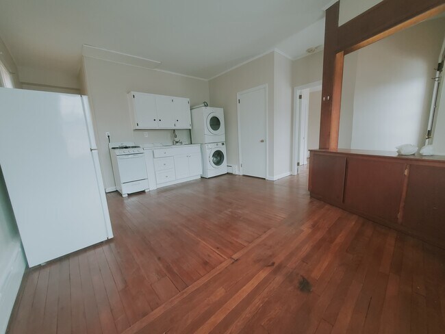 Foto del edificio - 156 River Road Ext